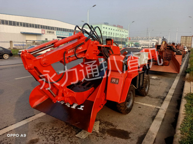 640扒渣機(jī).jpg 640扒渣機(jī).jpg